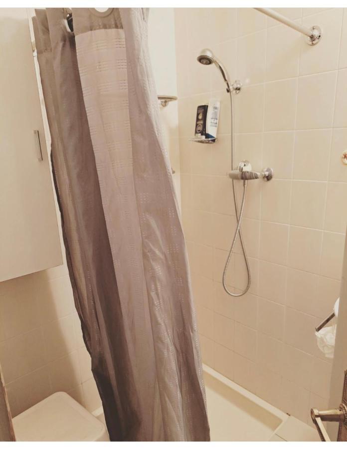 Privatunterkunft Chambre Chez Habitant Pres Aeroport - Palexpo - Onu De *