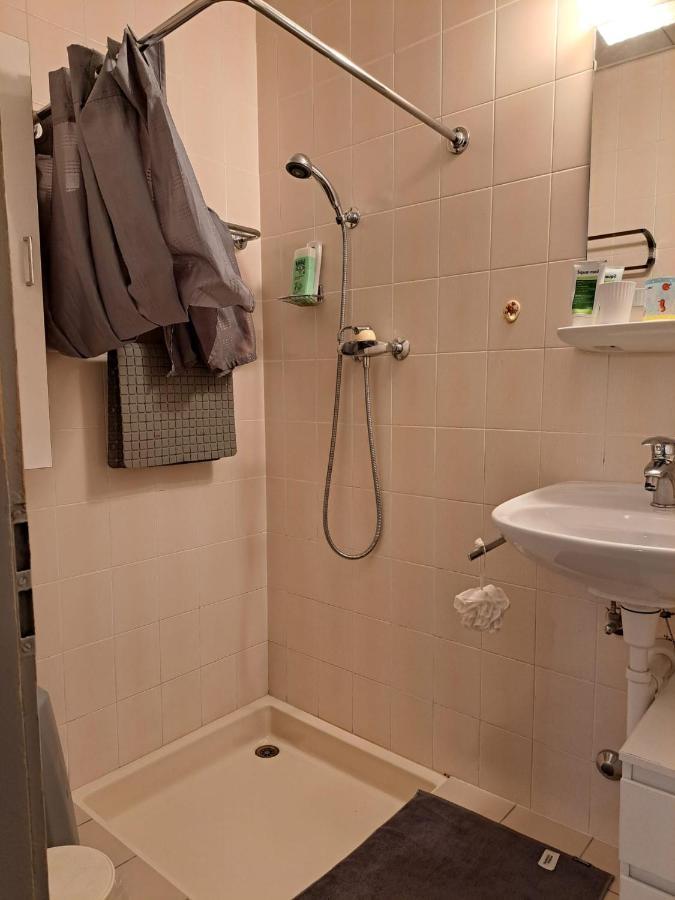 Chambre Chez Habitant Pres Aeroport - Palexpo - Onu De